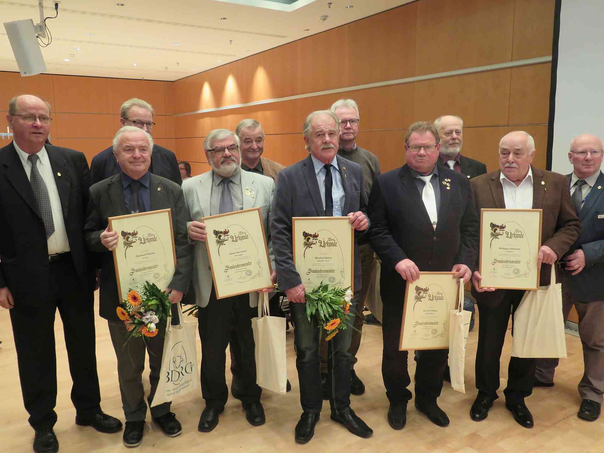 4. von links Alwin Herrmann, u.a. PV- Vorsitzender Berlin & Brandenburg 4. von links Alwin Herrmann, u.a. PV- Vorsitzender Berlin & Brandenburg